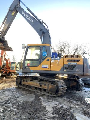 Volvo 220D excavator sotiladi 2019 yil