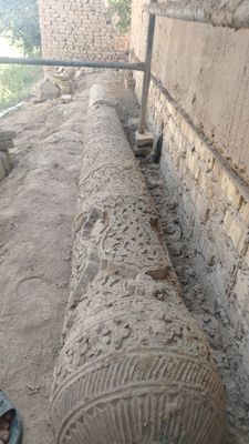 Qadimiy oyma naqish stoyka