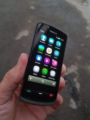 Nokia 700 sotladi
