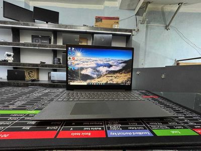 Ноутбук офисный Lenovo V15