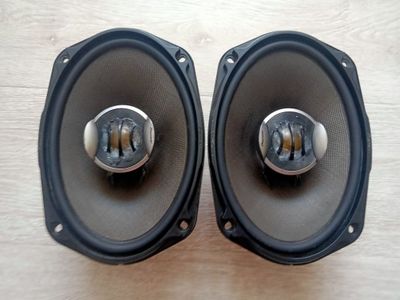 Продам Pioneer TS-D6902R в хорошем состоянии.