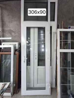 Продаётся пластиковая дверь