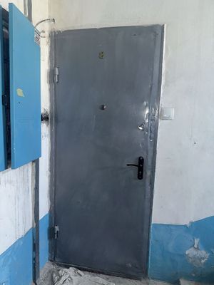 Продаеться срочна металическая входная дверь