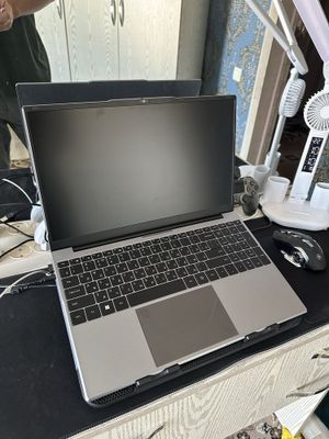 Ноутбук Intel Celeron N5095 16-оперативный 512-ssd внутринный память.