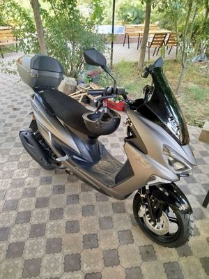 Skuter Tigr GST yangi sotiladi,