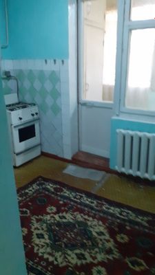 Сдаётся двух комнатная квартира на Карасу 1,первый этаж