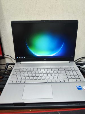 HP Intel i5-1235U