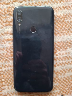 Redmi 7 sotiladi 700 ming soʻm