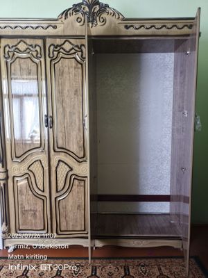 Mebel sotiladi 2 ta toʻmbichka ,toshoyna ,spalni va 2 koʻzli shkaf