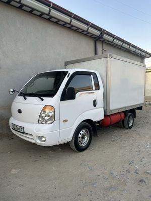 Kia bongo 2008 yoqig’i turi metan 2 ta 100 talik gazbalonl bor