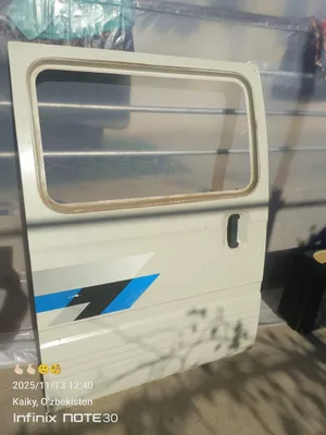 Damas oʻrta eshik rangi maloshniy ikki tomoni ham bor