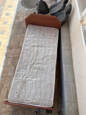 Кровать с матрасом