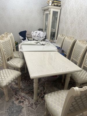 Продам стол и стулья в отличном состоянии