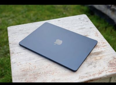Macbook air m3 1 oy boldi