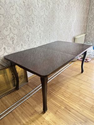 Качественный старинный стол