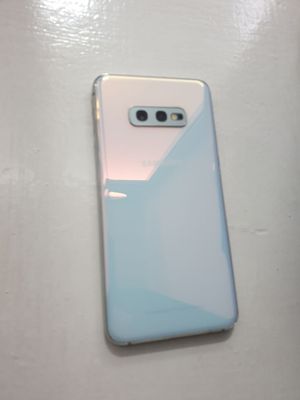 Samsung s10e 6/128 в отличном состоянии