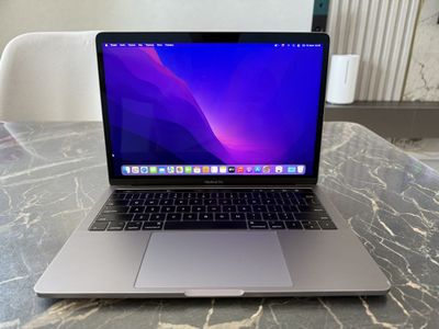 MacBook Pro 13 TouchBar 2017год. A1706. Core i5/8/256/ Retina