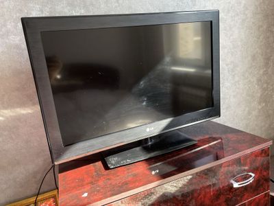 Телевизор LG 32 продается в хорошем состоянии
