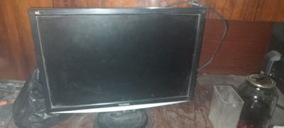 22 tali LCD monitor