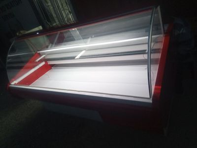 Холодильник магазинныйв отличном состоянии