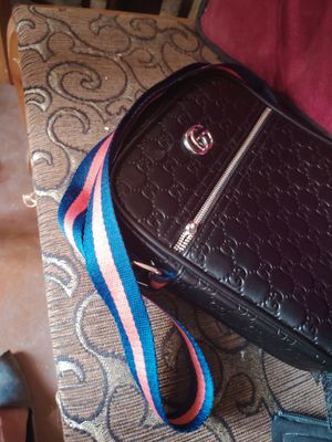 erkaklar sumkasi gucci