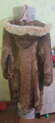 Продаётся шуба каракуль коричневая с капюшоном