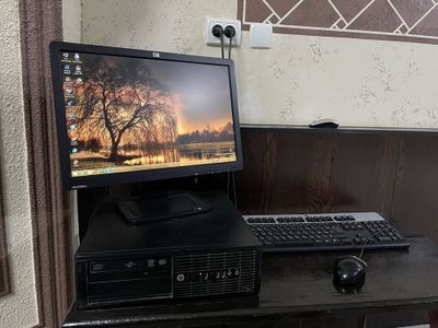 Компьютер с процессором, клавиатурой и мышкой HP LE1901w