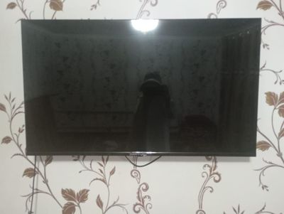 Televizor sotiladi 43 lik