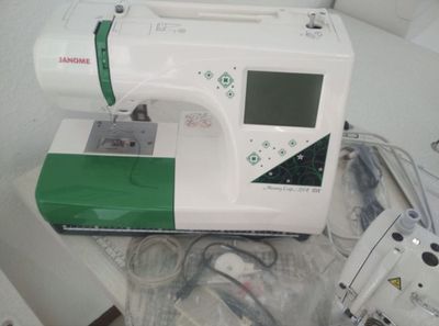 Janome 370E-DX отличном состоянии почти не пользованная !!