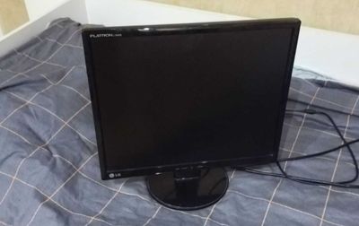 LG Flatron E19 sotiladi