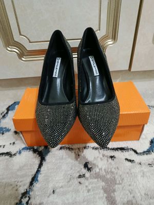 Ayollar oyoq kiyimi