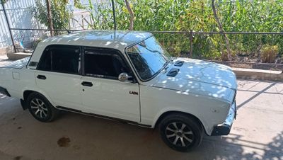 Lada 2107 sotiladi