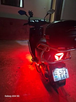 Skuter Yadeya m6 rubin