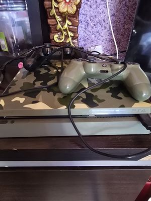 Playstation 4 slim 1 tb sotiladi