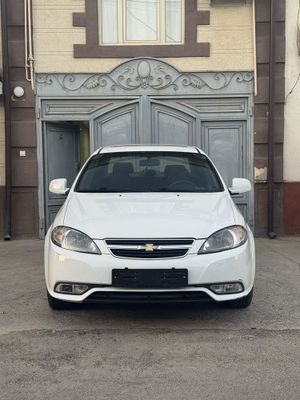 Gentra A\T 3-poz sotiladi