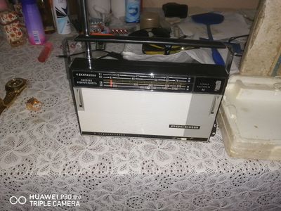 Продаётся радио приёмник новый в упаковке изготовлен в СССР. Россия