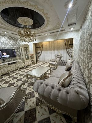 В центре города Лабзак Ц-13 3-х ком. кв. Аренда