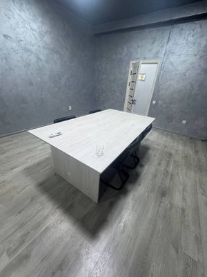 Продаётся офисный стол