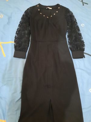Qora koylak s razmer uchun fransuzki uzunlikda