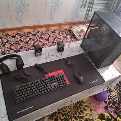 Продам компьютер без монитора, стол и стул
