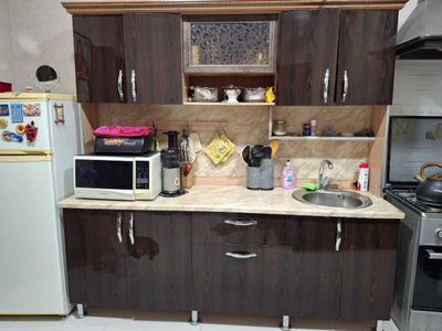 Шкаф кухонный в хорошем состоянии