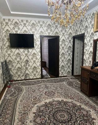 Chilozor tumani M Ulugbek metro yonida kvartira
