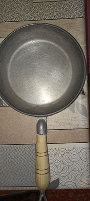 Продаю маленькую советскую сковородку
