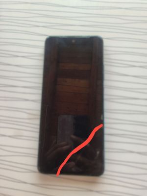 Telefon Tecno pova 2 shishasi singan kar dak bir