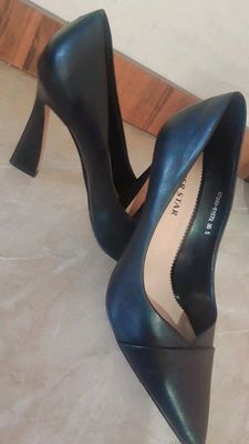 tufli kabluk 35 razmer qora