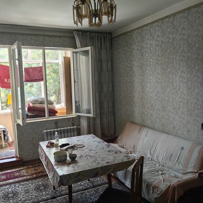Chilonzor 12 kvartlda kvartira arendaga beriladi 2 xonali