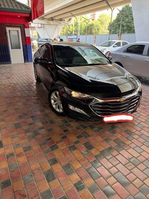 Malibu 2 turbo 1.5 avtomat qora 2020 yil srochna sotilad.