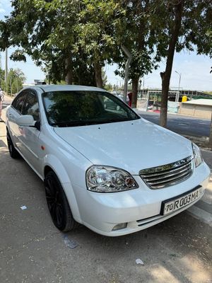 Lacetti srochna sotiladi