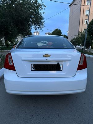 Lacetti 1.8 satiladi