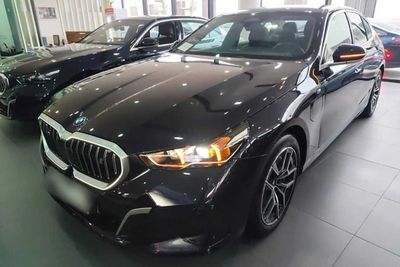 BMW i5 50L buyurtma asosida na zakaz